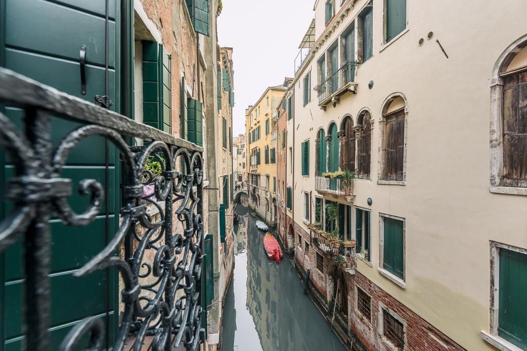 Charming Palace Corte Del Teatro Venice Exterior photo